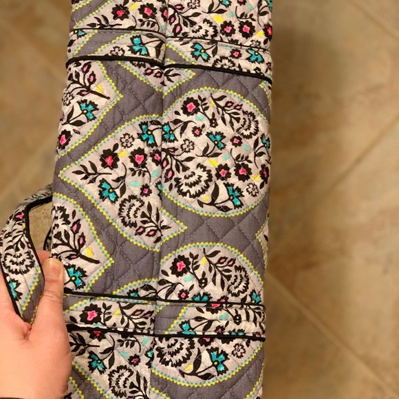 SOLD Iconic Vera Bradley Tote Bag-cross posted - Picture 4 of 6